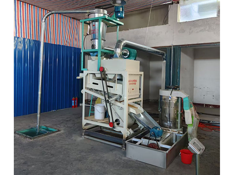 小型面粉機(jī)械加工的過程中是流水線式的,幾乎不需要人工的參與